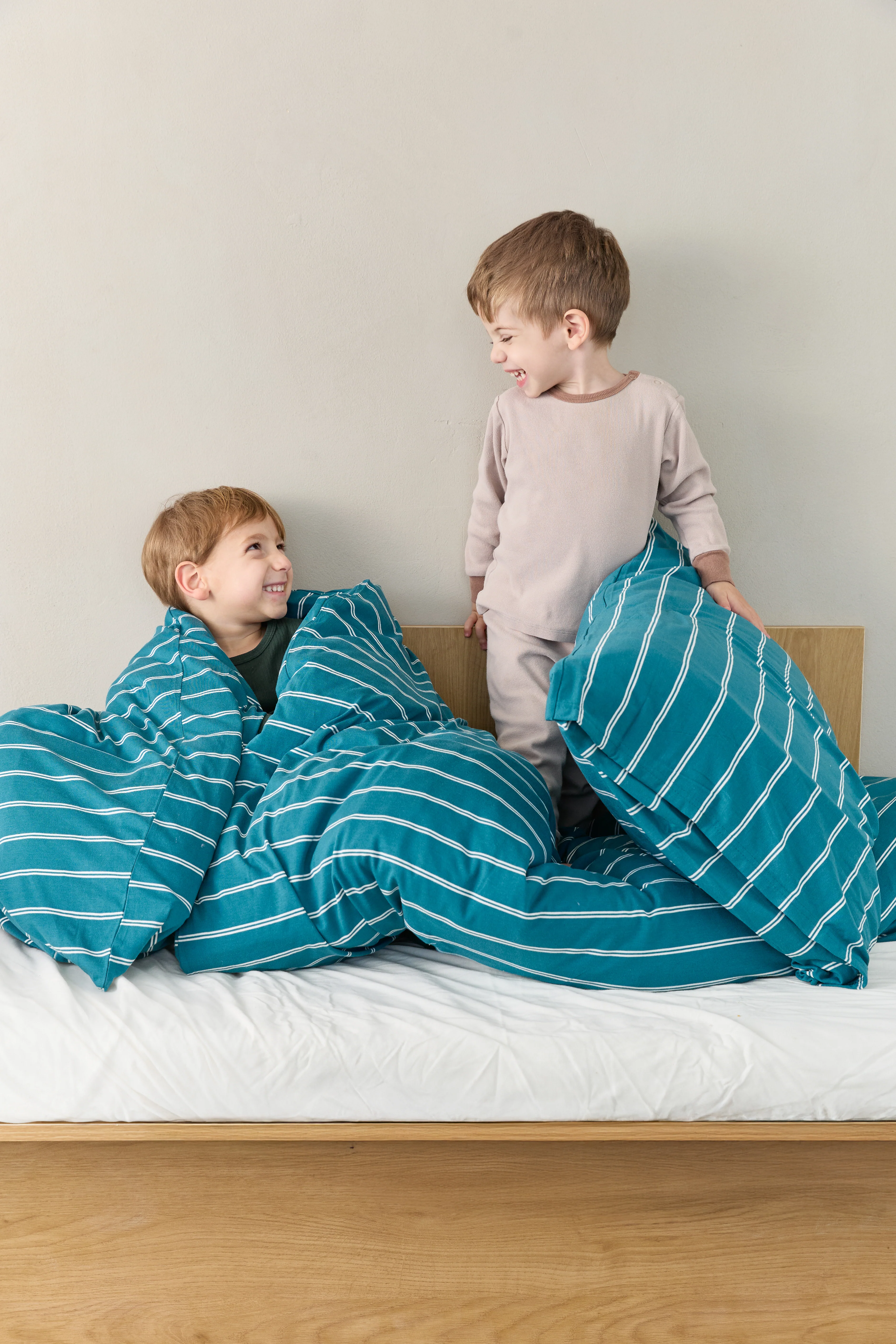סט מצעי ג'רסי במבוק ילדים Aqua Stripes - Image 3