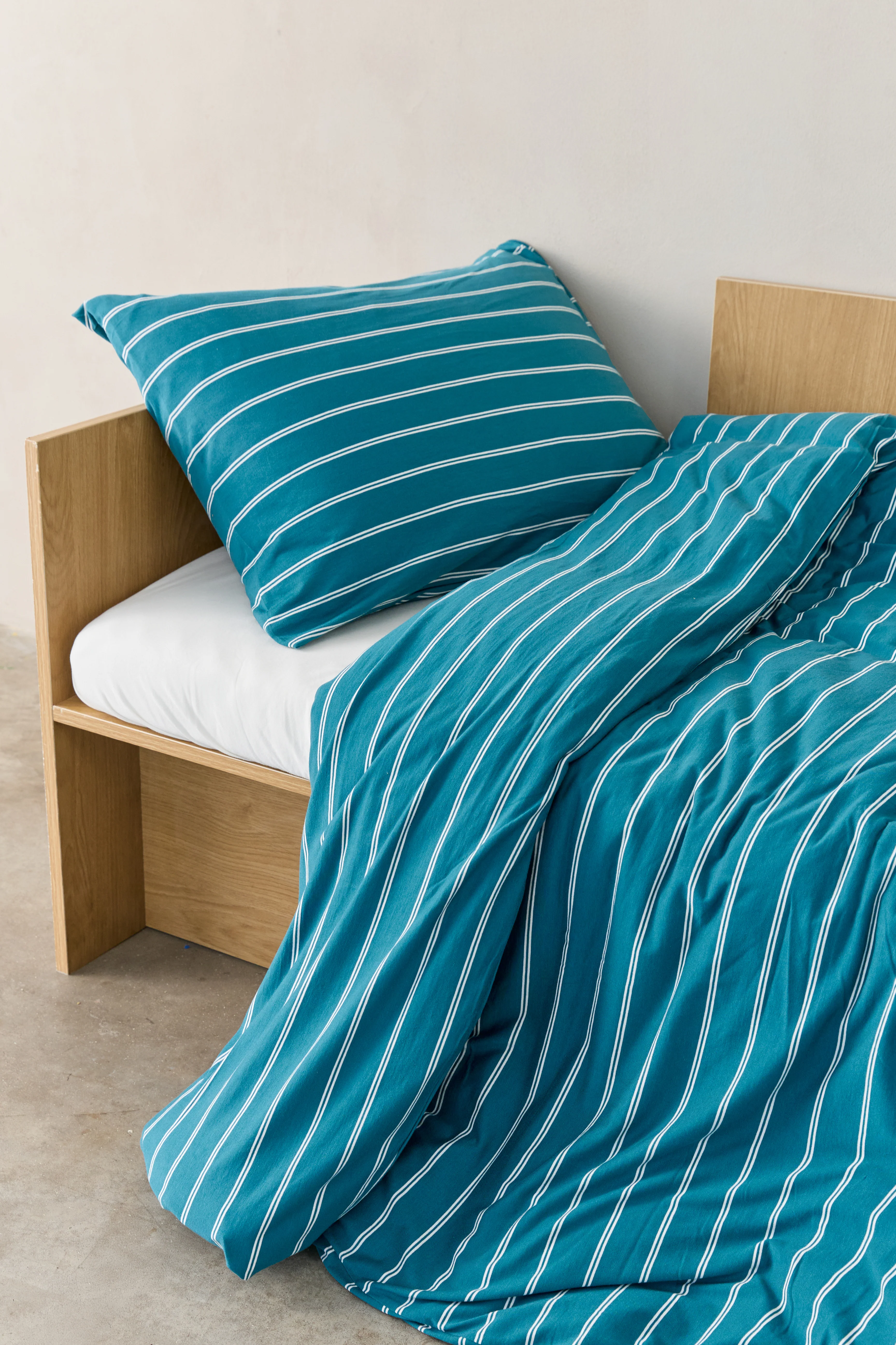 סט מצעי ג'רסי במבוק ילדים Aqua Stripes - Image 4